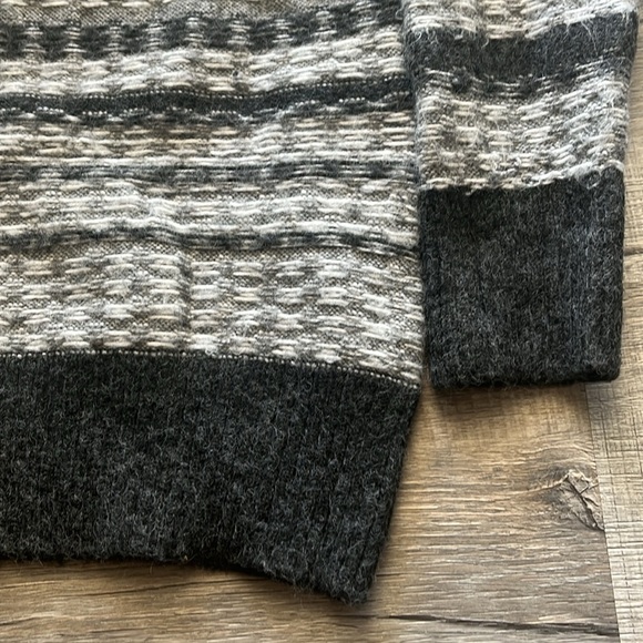 Elegant Charcoal White Striped Knit Turtleneck Sweater, Women’s Sz M, NEW - Picture 7 of 12